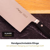 Das handgeschmiedete Hackmesser, made in Germany, überzeugt durch seine außergewöhnliche Schärfe und Robustheit, ideal für anspruchsvolle Küchenarbeiten.