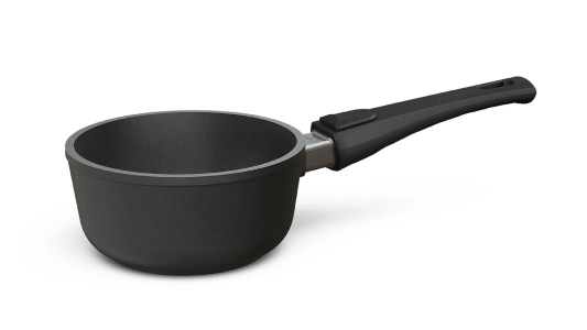 Der A9 Stieltopf mit 16 cm Durchmesser, optionalem Deckel und abnehmbarem Griff ist ideal für platzsparendes Kochen, einfaches Verstauen und vielseitigen Einsatz auf allen Herdarten.
