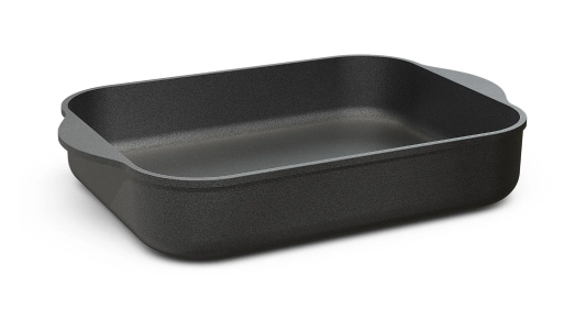 Die D5 Bratreine in rechteckiger Form (30 x 23 cm) eignet sich ideal als Auflaufform oder Bräter – perfekt zum Schmoren, Überbacken und Servieren direkt aus dem Ofen.