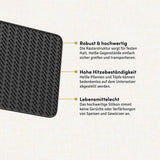 Der hochwertige und robuste Untersetzer schützt empfindliche Oberflächen zuverlässig vor Hitze, Kratzern und Feuchtigkeit – ideal für den täglichen Einsatz in der Küche oder auf dem Esstisch.
