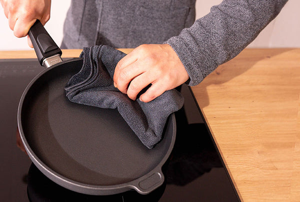 Unsere Kundinnen und Kunden teilen positive Erfahrungen mit der einfachen Reinigung – für stressfreies Kochen und mehr Zeit zum Genießen.